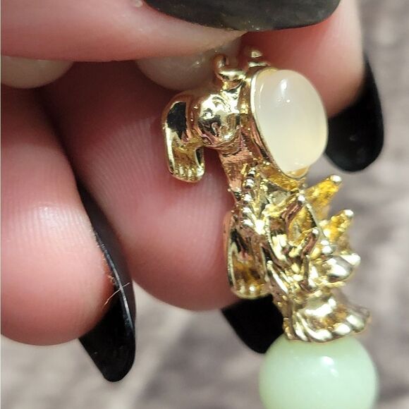 Pixiu Feng Shui White Agate and Luminous Beaded Bracelet - Picture 5 of 12